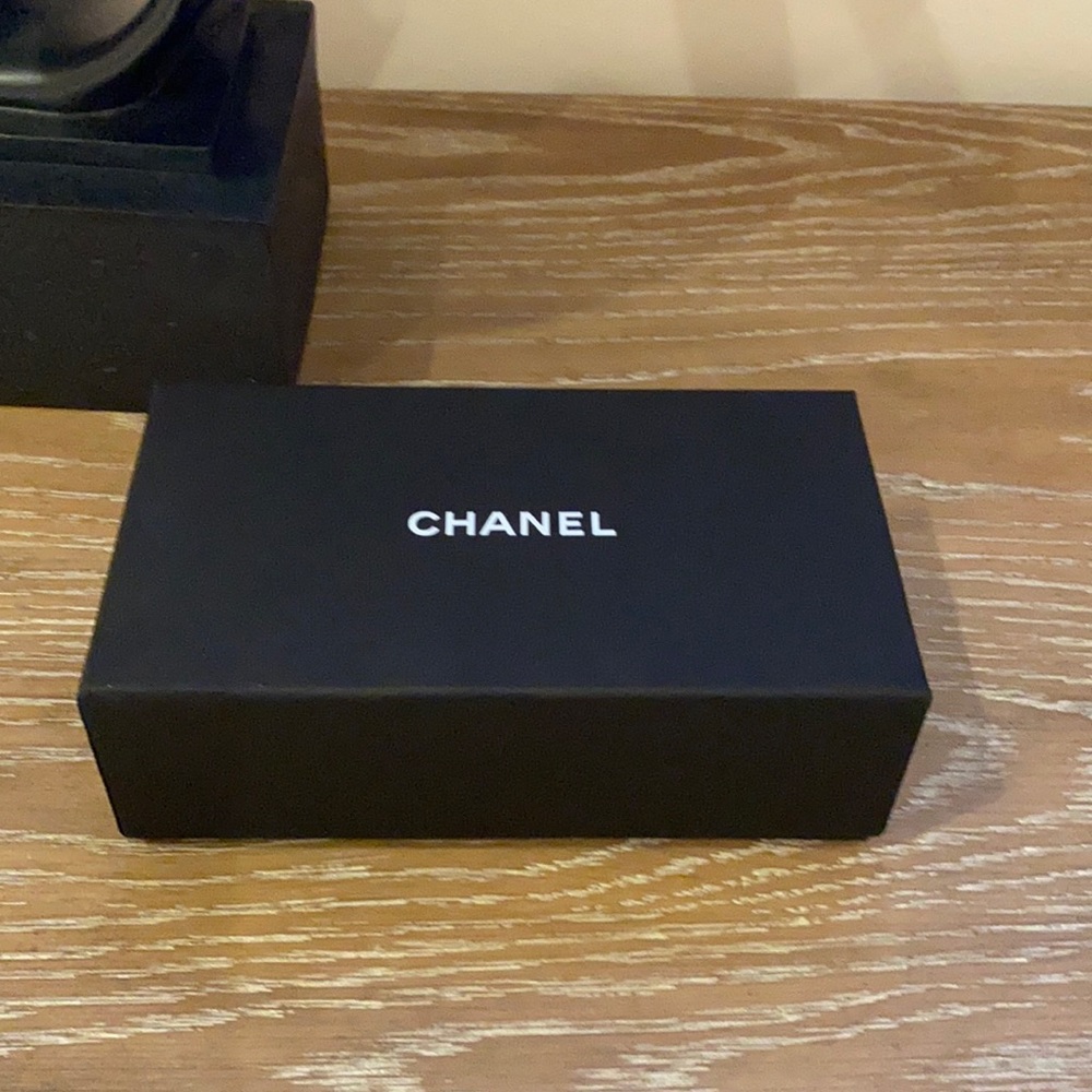 Chanel sunglasses brand new box